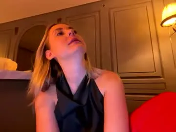 milyy_vermont – webcam model profile photo Image 9