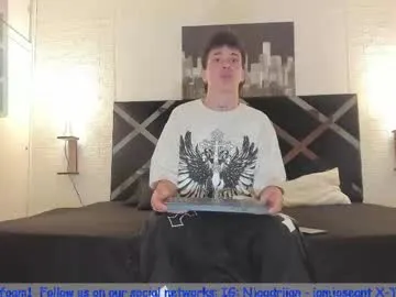 karlenegries – webcam model profile photo Image 10