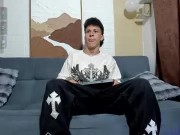 karlenegries – webcam model profile photo Image 5