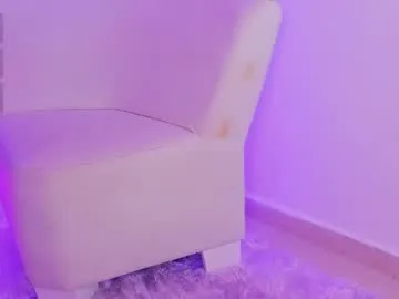 karlenegries – webcam model profile photo Image 4