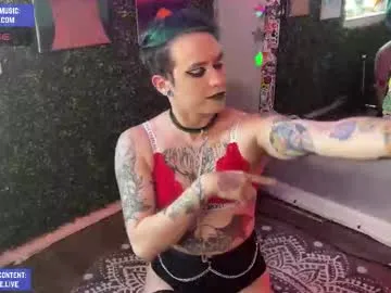 dongfatherproductions – webcam model profile photo Image 3