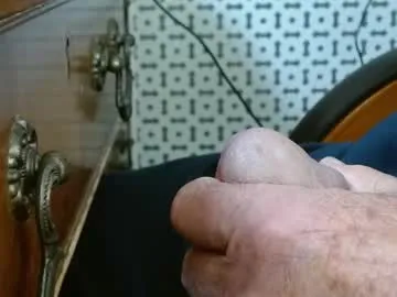 blue_bow – webcam model profile photo Image 10