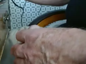 blue_bow – webcam model profile photo Image 11