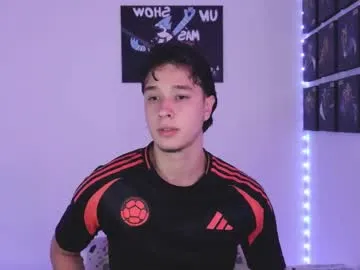 sweetyoops – webcam model profile photo Image 3