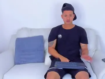 adri_crof – webcam model profile photo Image 3