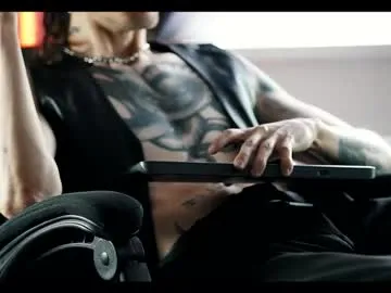 blue_bow – webcam model profile photo Image 13