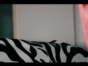 blue_bow – webcam model profile photo Image 2