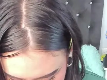 ami_sweet_19 – webcam model profile photo Image 9