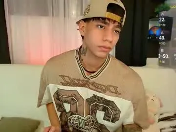 adelina_shine – webcam model profile photo Image 3