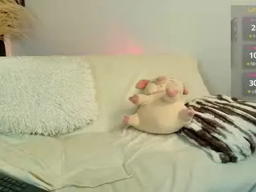 adelina_shine – webcam model profile photo Image 5