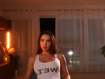 lilly_colins – webcam model profile photo Image 2