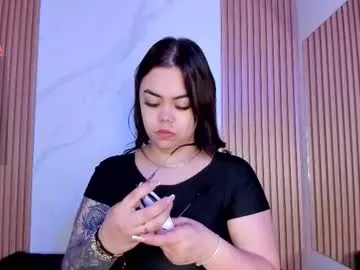 super_peach – webcam model profile photo Image 11