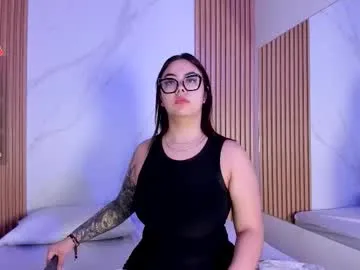 super_peach – webcam model profile photo Image 15