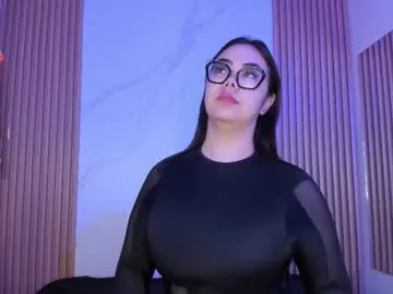 super_peach – webcam model profile photo Image 3