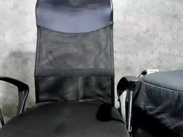 salut_love – webcam model profile photo Image 14