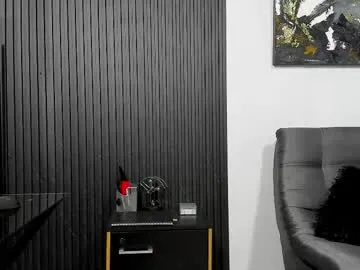 salut_love – webcam model profile photo Image 9