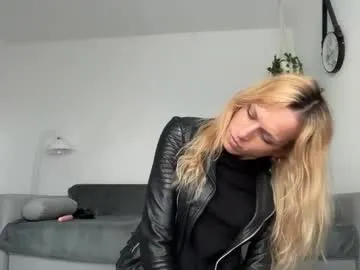 indulgencex – webcam model profile photo Image 3