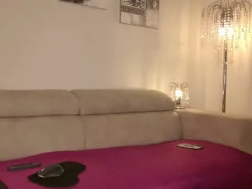 blue_bow – webcam model profile photo Image 11