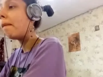 super_huge_boobs – webcam model profile photo Image 2