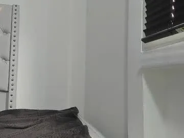 little_nabi – webcam model profile photo Image 16