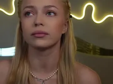 kristigroune – webcam model profile photo Image 14