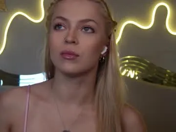 kristigroune – webcam model profile photo Image 16