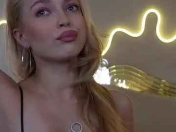 kristigroune – webcam model profile photo Image 19