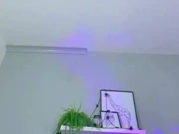 _lovelyen – webcam model profile photo Image 17