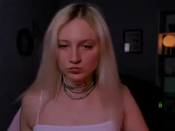 blue_bow – webcam model profile photo Image 11