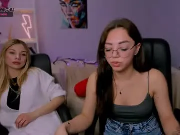 blue_bow – webcam model profile photo Image 3