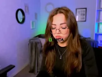 blue_bow – webcam model profile photo Image 6