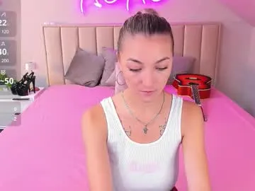 shiny_lily – webcam model profile photo Image 4