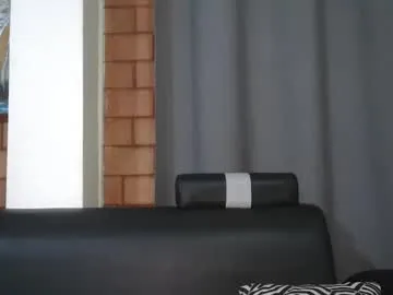 blue_bow – webcam model profile photo Image 3