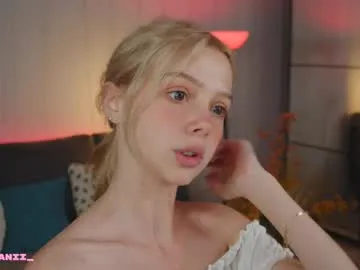 ginavalentinna – webcam model profile photo Image 6