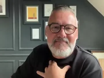 blue_bow – webcam model profile photo Image 15