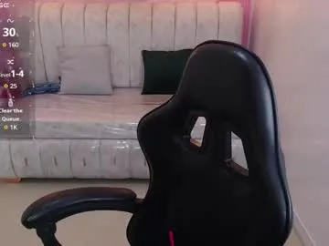 tiameakin – webcam model profile photo Image 13