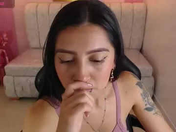 tiameakin – webcam model profile photo Image 4