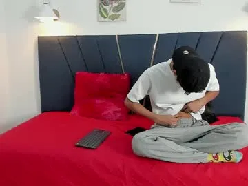 karlenegries – webcam model profile photo Image 4