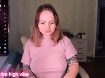 blue_bow – webcam model profile photo Image 9