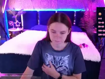 tynniee – webcam model profile photo Image 15