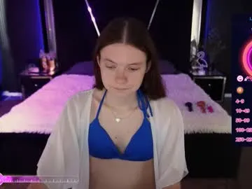 tynniee – webcam model profile photo Image 16