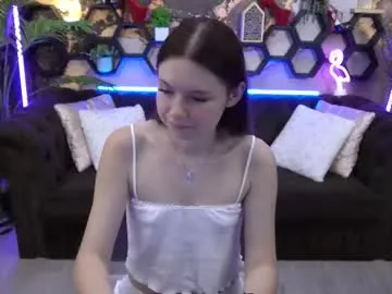 tynniee – webcam model profile photo Image 8