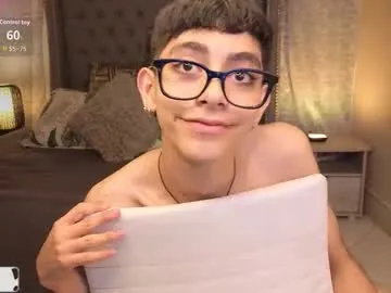 evahothead – webcam model profile photo Image 12