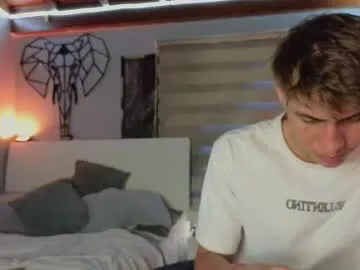 petites_perles – webcam model profile photo Image 8