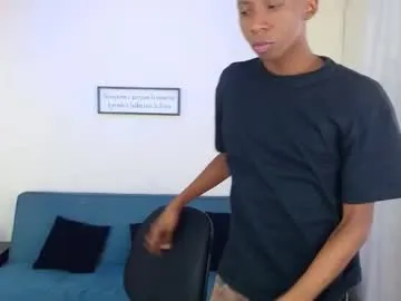 poison_milf_ – webcam model profile photo Image 4