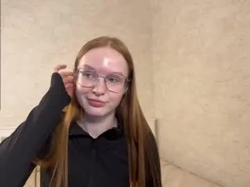 EvelynMills – webcam model profile photo Image 3