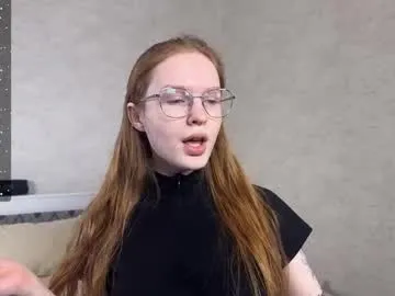 EvelynMills – webcam model profile photo Image 6