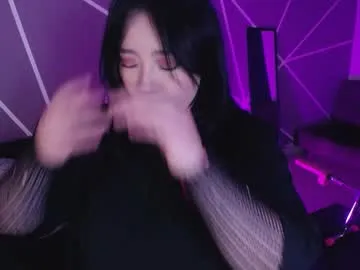 sweetyoops – webcam model profile photo Image 2