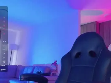 crimsonkitten – webcam model profile photo Image 4