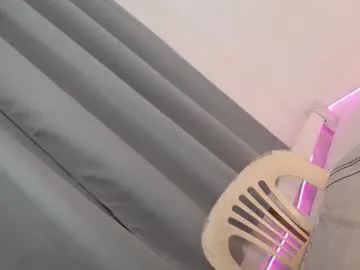 kira_sexxx – webcam model profile photo Image 3